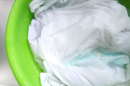 黄ばみの悩みを解決 自宅でできる衣類の黄ばみの落とし方 クリテク