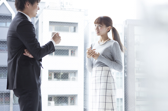 職場の上司と不倫関係になる妻