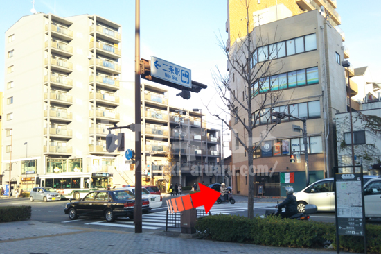 二条駅東口交差点